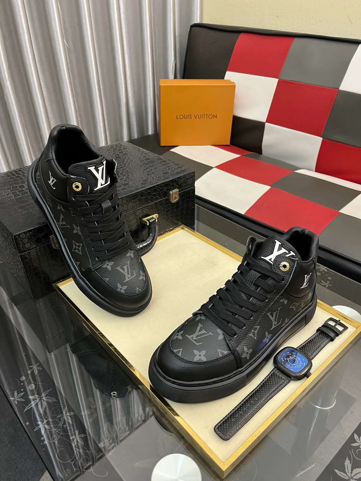 Men's shoes 💰458⌚️⌚️《Louis vuitton/LV Louis Vuitton》original quality.~ Unique modern style sneakers. 🏃A must-have casual shoe for trendy men😍😍 Original brand imported from Italy, imported original leather, cowhide lining (refuses to discolor and grind feet) sole: original sole provided by the original factory, French lazy style design ⚠️Fit to the feet, original quality, super comfortable original sole. Code number: 38-442️⃣Colors available